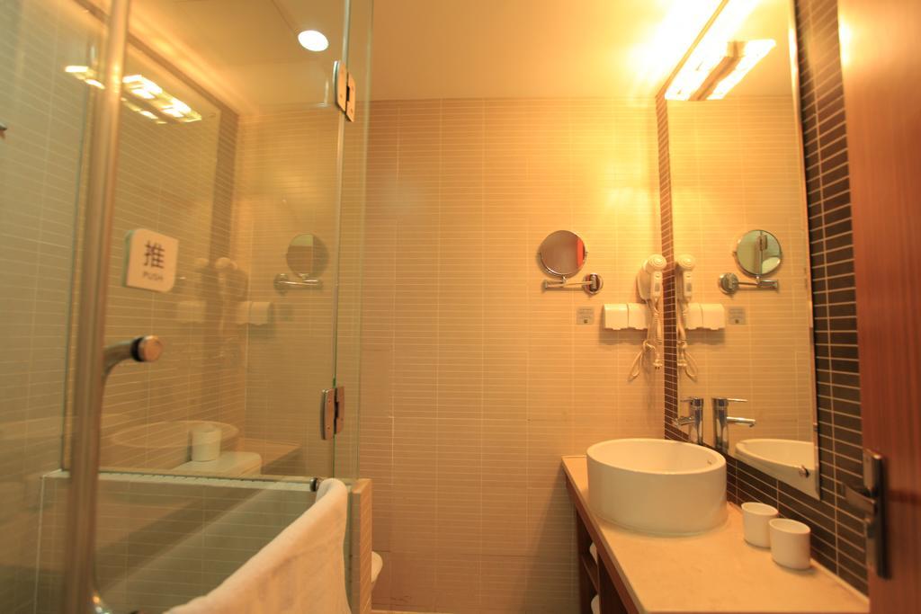 Greentree Inn Shanghai West Huaxia Road Metro Station Express Hotel Buitenkant foto